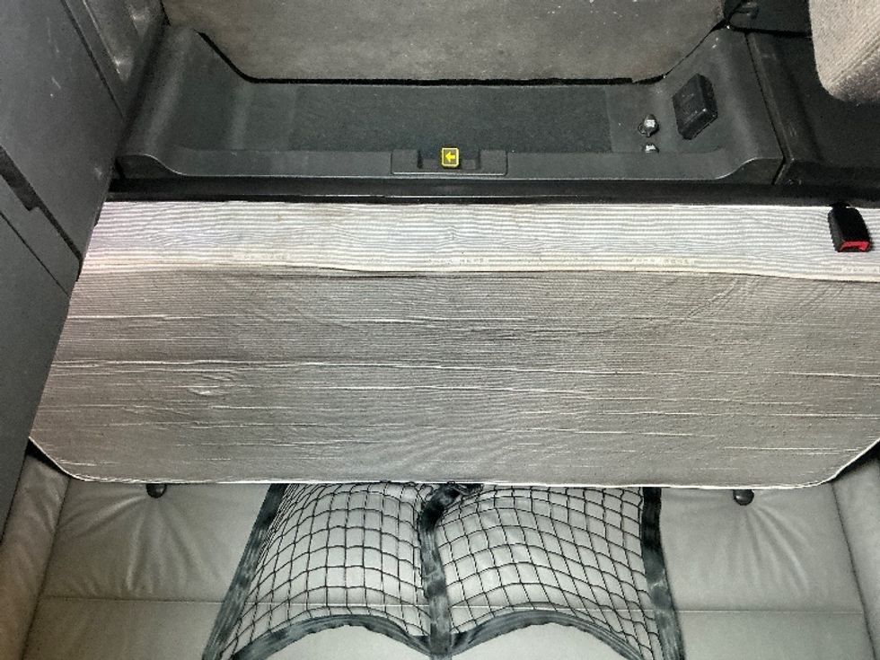 Sleeper Tractor-Heavy Duty Tractors-Freightliner-2022-T12664ST-Tucson-AZ-560,142\n\t\tmiles-$ 65,000 - Image 16