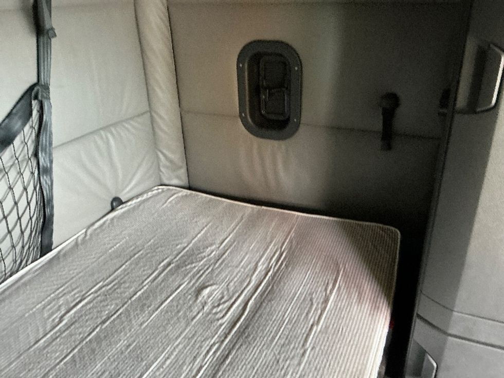 Sleeper Tractor-Heavy Duty Tractors-Freightliner-2022-T12664ST-Tucson-AZ-560,142\n\t\tmiles-$ 65,000 - Image 17