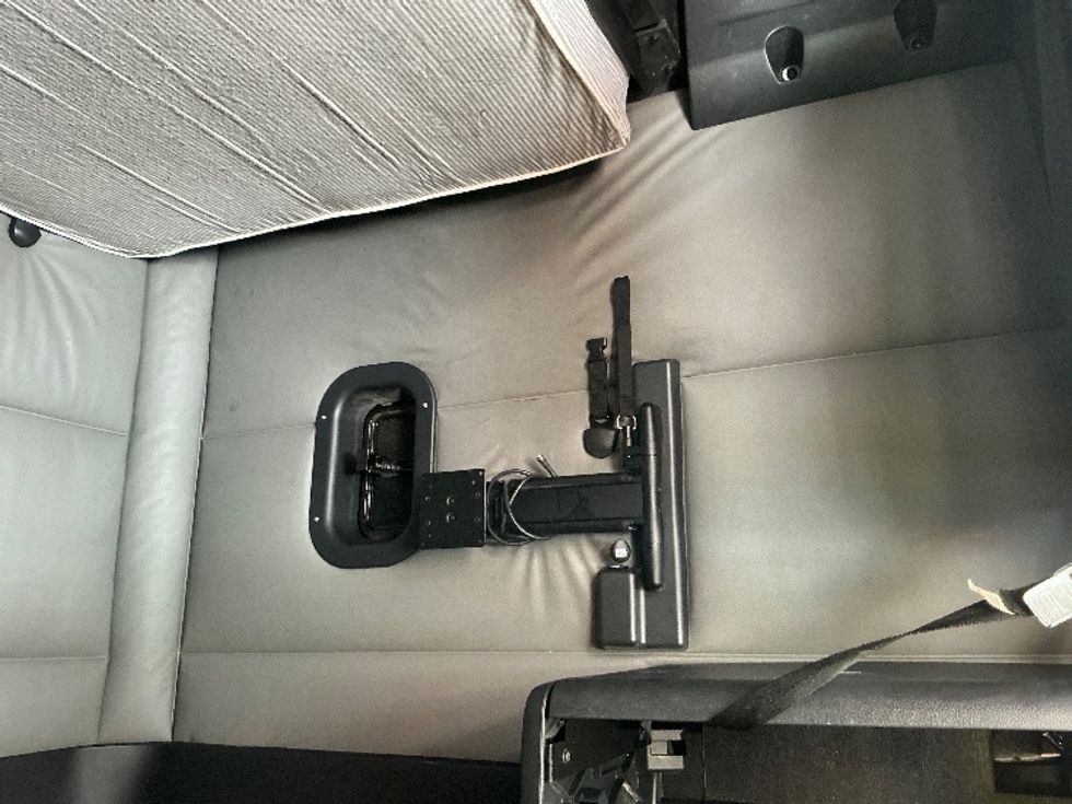 Sleeper Tractor-Heavy Duty Tractors-Freightliner-2022-T12664ST-Tucson-AZ-560,142\n\t\tmiles-$ 65,000 - Image 18