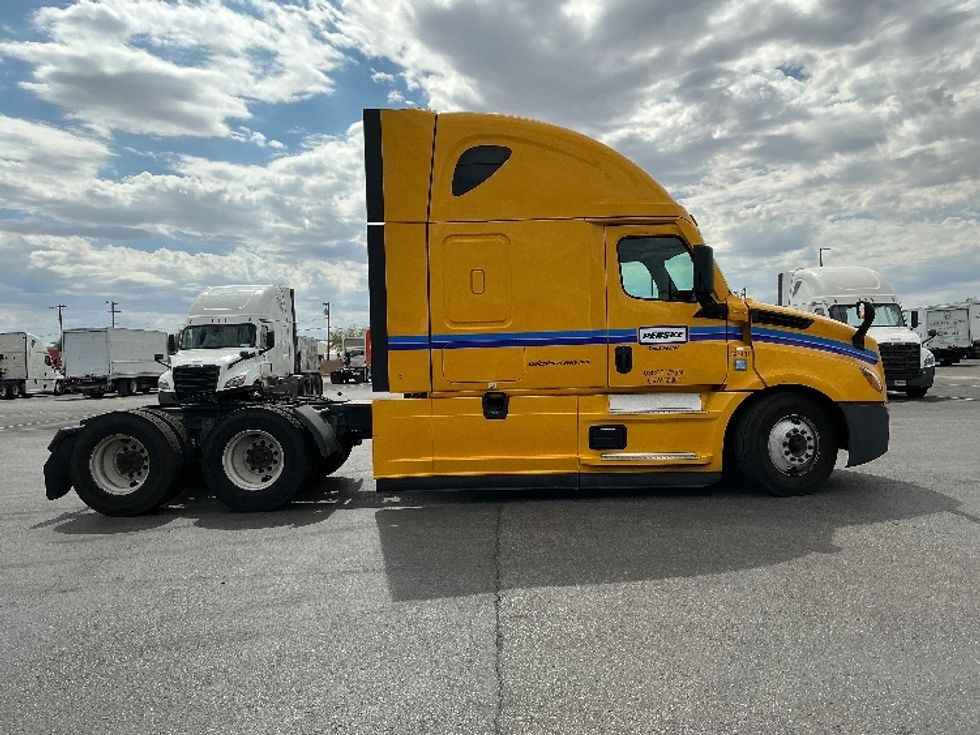 Sleeper Tractor-Heavy Duty Tractors-Freightliner-2022-T12664ST-Tucson-AZ-560,142\n\t\tmiles-$ 65,000 - Image 7