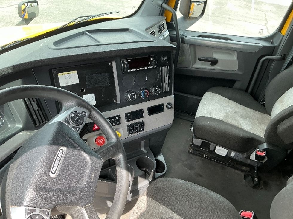 Sleeper Tractor-Heavy Duty Tractors-Freightliner-2022-T12664ST-Tucson-AZ-560,142\n\t\tmiles-$ 65,000 - Image 9