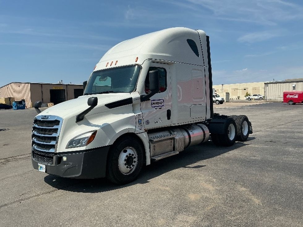 Sleeper Tractor-Heavy Duty Tractors-Freightliner-2022-T12664ST-Tulsa-OK-491,740\n\t\tmiles-$ 75,250 - Image 1