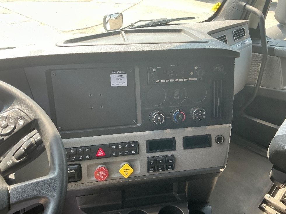 Sleeper Tractor-Heavy Duty Tractors-Freightliner-2022-T12664ST-Tulsa-OK-491,740\n\t\tmiles-$ 75,250 - Image 12