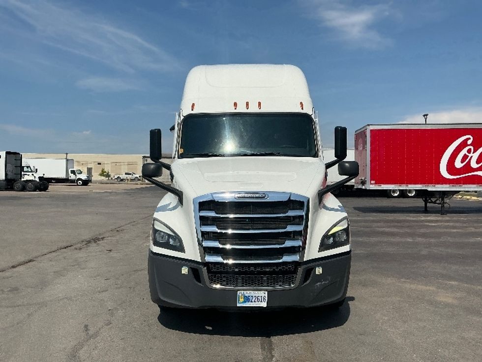 Sleeper Tractor-Heavy Duty Tractors-Freightliner-2022-T12664ST-Tulsa-OK-491,740\n\t\tmiles-$ 75,250 - Image 2
