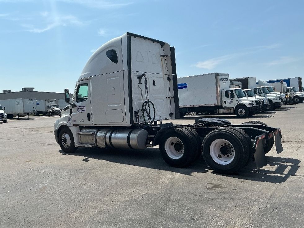 Sleeper Tractor-Heavy Duty Tractors-Freightliner-2022-T12664ST-Tulsa-OK-491,740\n\t\tmiles-$ 75,250 - Image 5