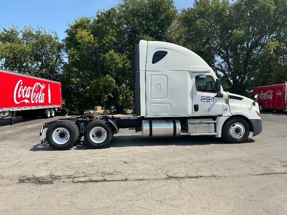 Sleeper Tractor-Heavy Duty Tractors-Freightliner-2022-T12664ST-Tulsa-OK-491,740\n\t\tmiles-$ 75,250 - Image 8