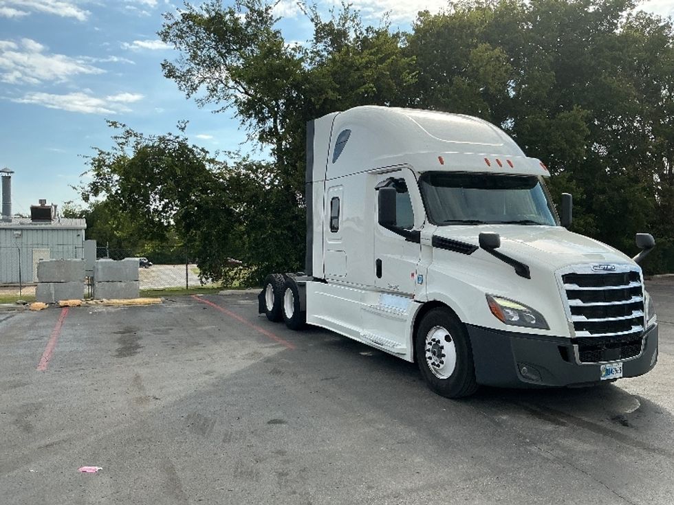 Sleeper Tractor-Heavy Duty Tractors-Freightliner-2022-T12664ST-Tulsa-OK-641,506\n\t\tmiles-$ 59,750 - Image 1