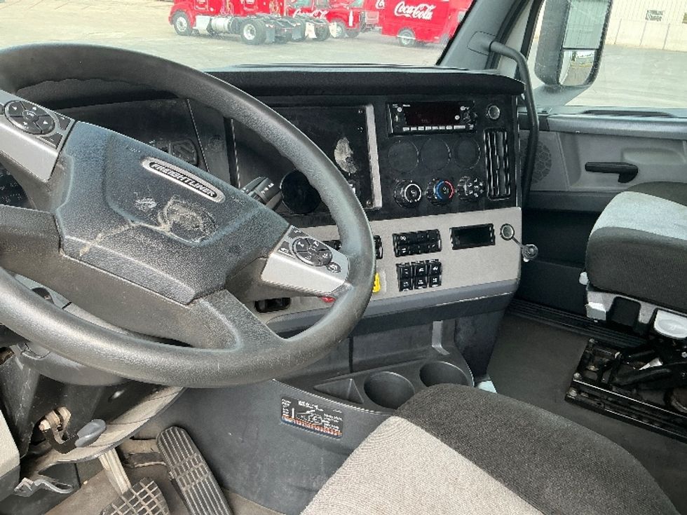 Sleeper Tractor-Heavy Duty Tractors-Freightliner-2022-T12664ST-Tulsa-OK-641,506\n\t\tmiles-$ 59,750 - Image 10