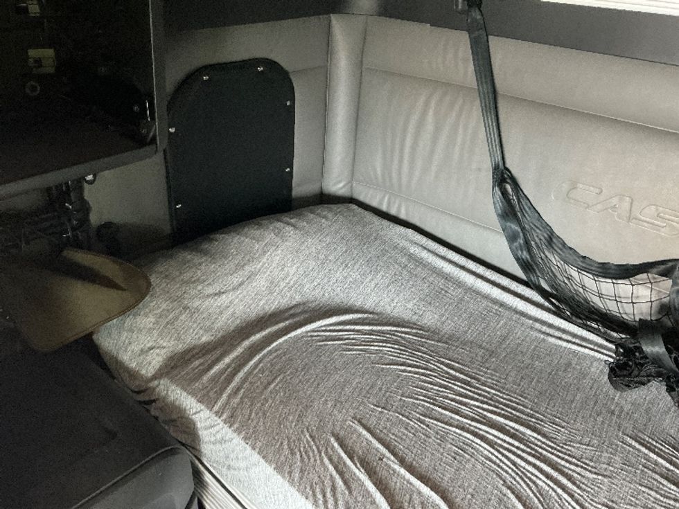 Sleeper Tractor-Heavy Duty Tractors-Freightliner-2022-T12664ST-Tulsa-OK-641,506\n\t\tmiles-$ 59,750 - Image 17