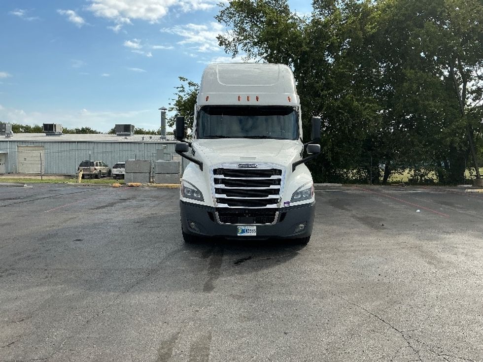 Sleeper Tractor-Heavy Duty Tractors-Freightliner-2022-T12664ST-Tulsa-OK-641,506\n\t\tmiles-$ 59,750 - Image 2