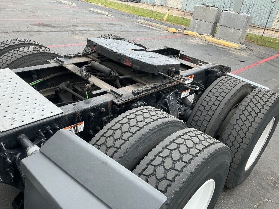 Sleeper Tractor-Heavy Duty Tractors-Freightliner-2022-T12664ST-Tulsa-OK-641,506\n\t\tmiles-$ 59,750 - Image 22