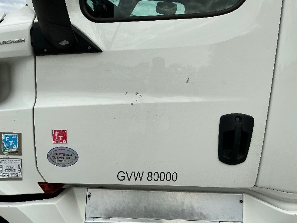 Sleeper Tractor-Heavy Duty Tractors-Freightliner-2022-T12664ST-Tulsa-OK-641,506\n\t\tmiles-$ 59,750 - Image 25