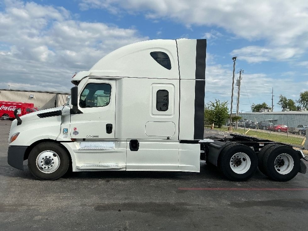 Sleeper Tractor-Heavy Duty Tractors-Freightliner-2022-T12664ST-Tulsa-OK-641,506\n\t\tmiles-$ 59,750 - Image 4