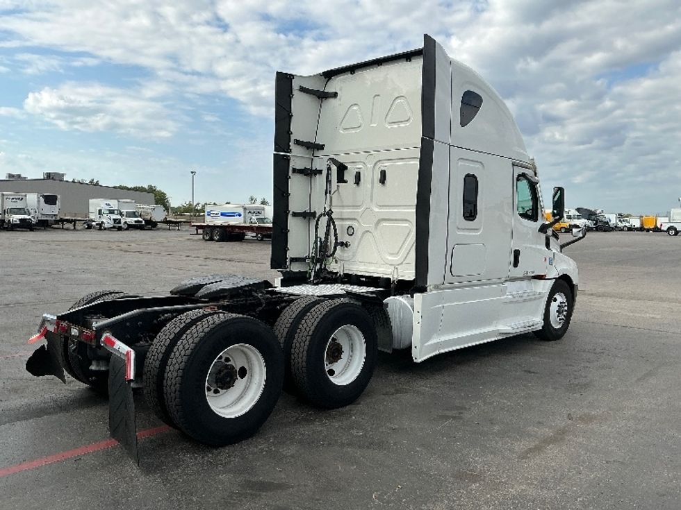 Sleeper Tractor-Heavy Duty Tractors-Freightliner-2022-T12664ST-Tulsa-OK-641,506\n\t\tmiles-$ 59,750 - Image 7