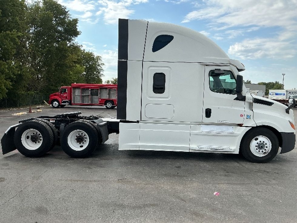 Sleeper Tractor-Heavy Duty Tractors-Freightliner-2022-T12664ST-Tulsa-OK-641,506\n\t\tmiles-$ 59,750 - Image 8