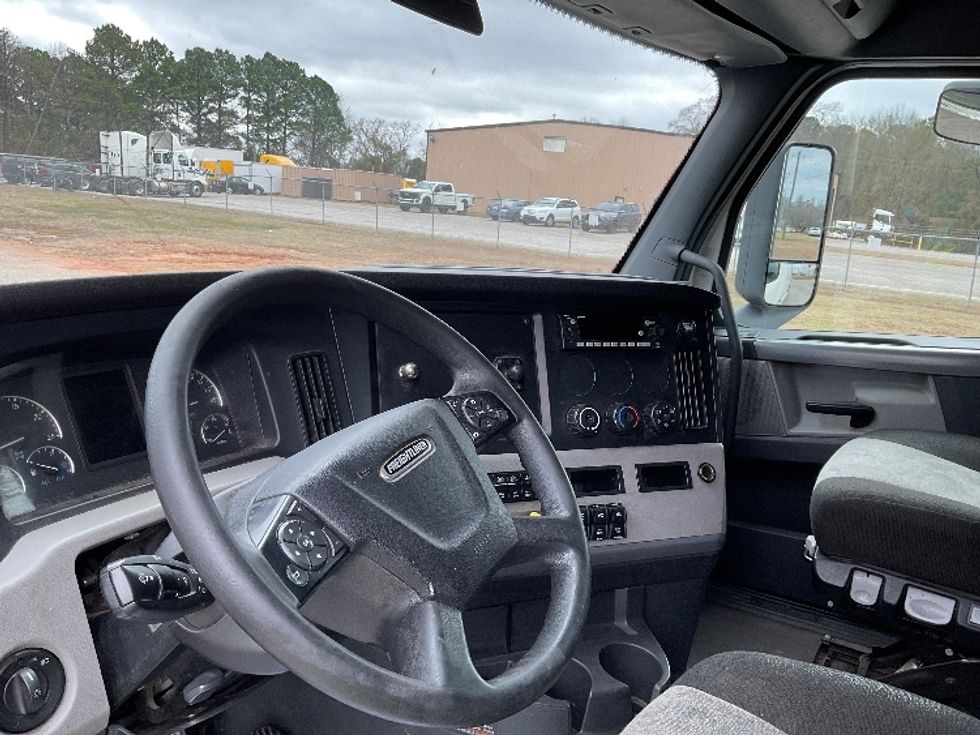 Sleeper Tractor-Heavy Duty Tractors-Freightliner-2022-T12664ST-Tuscaloosa-AL-402,495\n\t\tmiles-$ 78,250 - Image 10