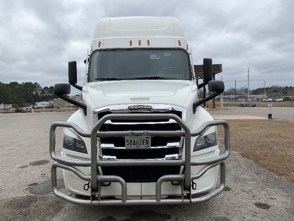 Sleeper Tractor-Heavy Duty Tractors-Freightliner-2022-T12664ST-Tuscaloosa-AL-402,495\n\t\tmiles-$ 78,250 - Image 2