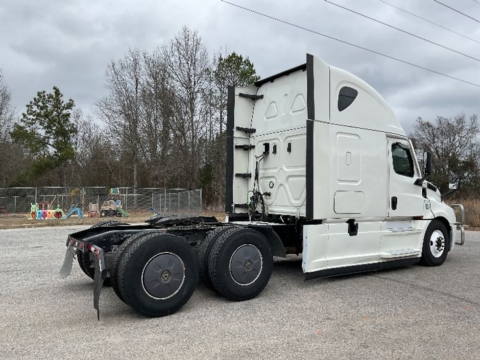Sleeper Tractor-Heavy Duty Tractors-Freightliner-2022-T12664ST-Tuscaloosa-AL-402,495\n\t\tmiles-$ 78,250 - Image 7
