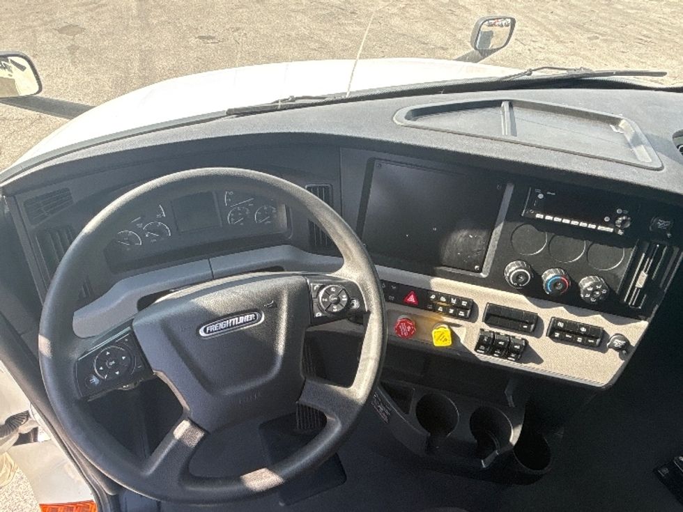 Sleeper Tractor-Heavy Duty Tractors-Freightliner-2022-T12664ST-Tuscumbia-AL-574,737\n\t\tmiles-$ 60,750 - Image 11