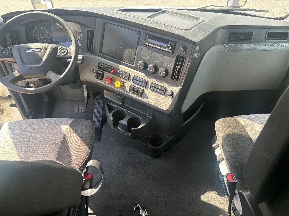 Sleeper Tractor-Heavy Duty Tractors-Freightliner-2022-T12664ST-Tuscumbia-AL-574,737\n\t\tmiles-$ 60,750 - Image 12