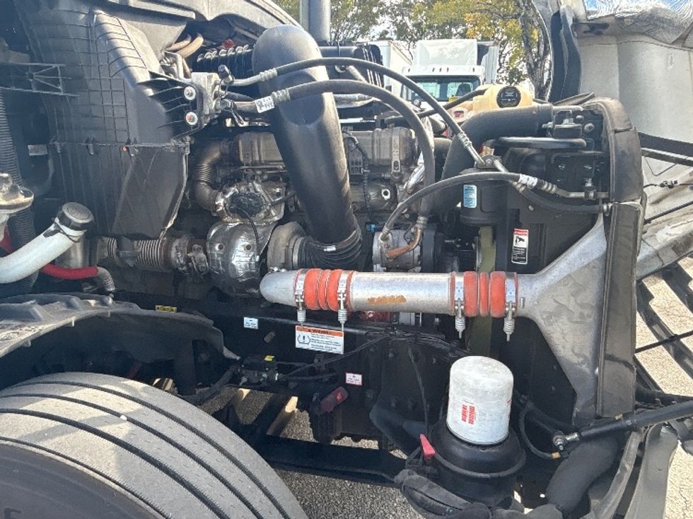 Sleeper Tractor-Heavy Duty Tractors-Freightliner-2022-T12664ST-Tuscumbia-AL-574,737\n\t\tmiles-$ 60,750 - Image 20