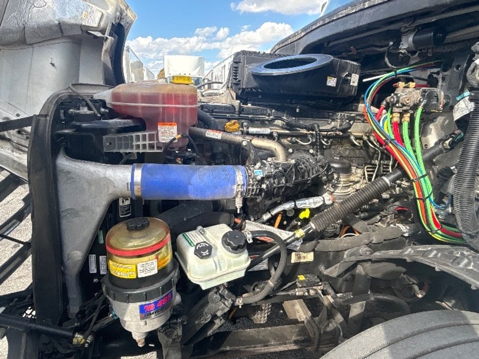 Sleeper Tractor-Heavy Duty Tractors-Freightliner-2022-T12664ST-Tuscumbia-AL-574,737\n\t\tmiles-$ 60,750 - Image 21