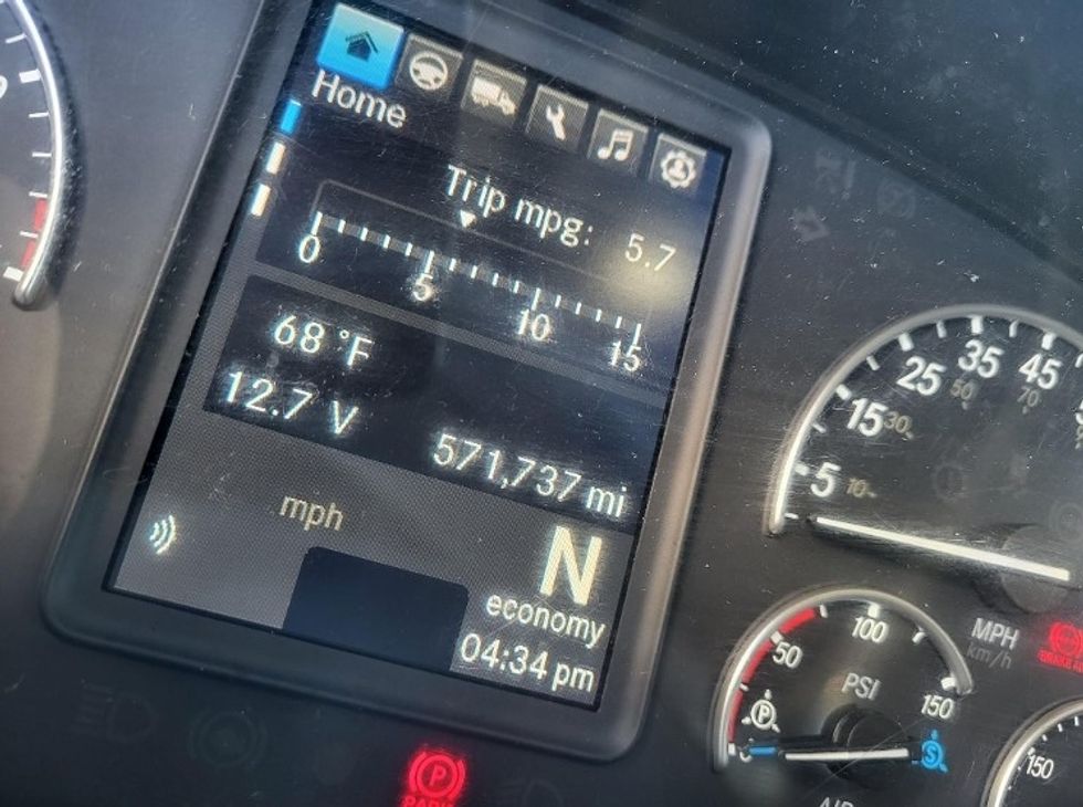 Sleeper Tractor-Heavy Duty Tractors-Freightliner-2022-T12664ST-Tuscumbia-AL-574,737\n\t\tmiles-$ 60,750 - Image 22