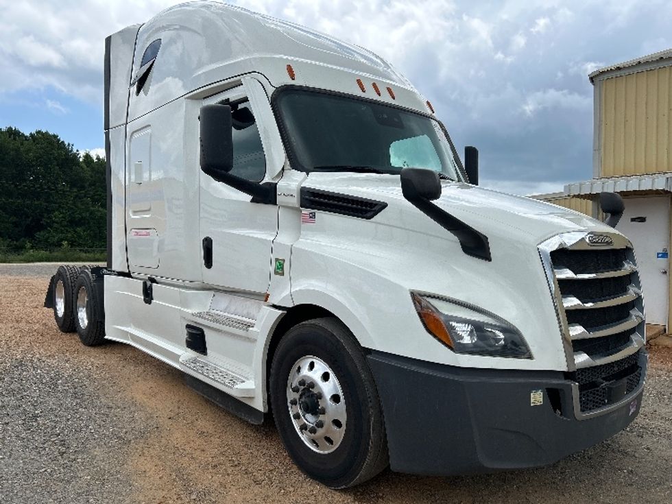 Sleeper Tractor-Heavy Duty Tractors-Freightliner-2022-T12664ST-Tyler-TX-381,164\n\t\tmiles-$ 89,250 - Image 1