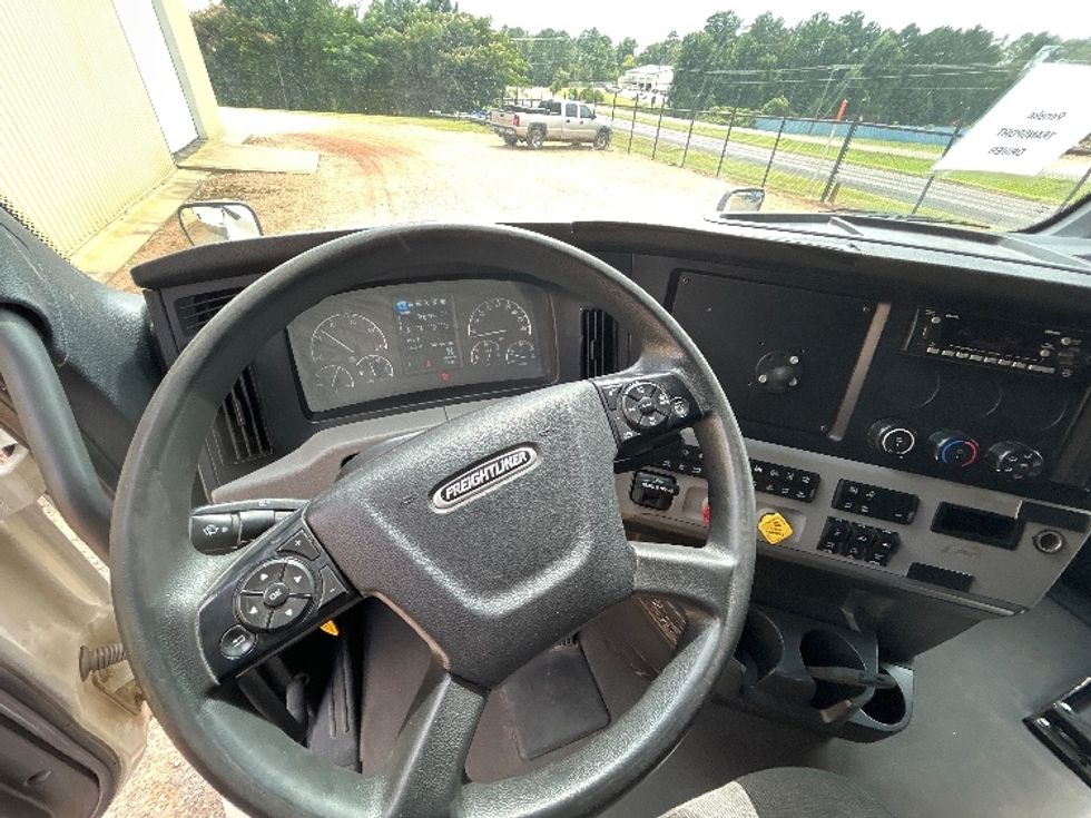 Sleeper Tractor-Heavy Duty Tractors-Freightliner-2022-T12664ST-Tyler-TX-381,164\n\t\tmiles-$ 89,250 - Image 11