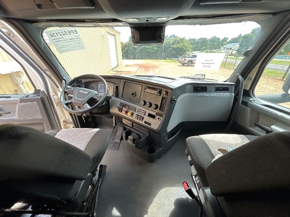 Sleeper Tractor-Heavy Duty Tractors-Freightliner-2022-T12664ST-Tyler-TX-381,164\n\t\tmiles-$ 89,250 - Image 12