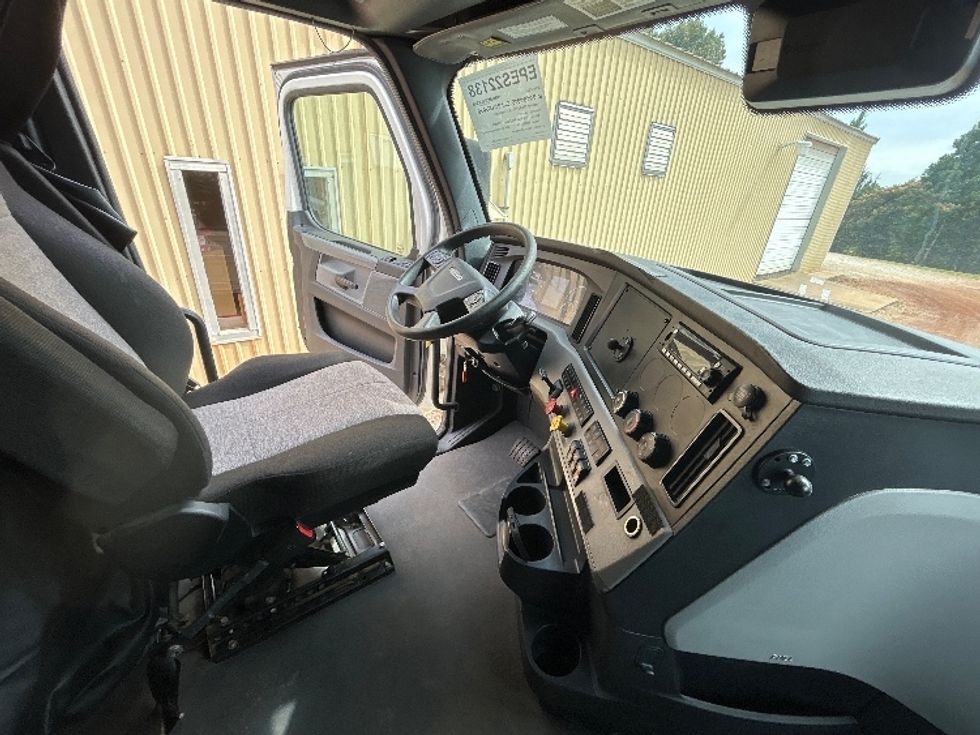 Sleeper Tractor-Heavy Duty Tractors-Freightliner-2022-T12664ST-Tyler-TX-381,164\n\t\tmiles-$ 89,250 - Image 15