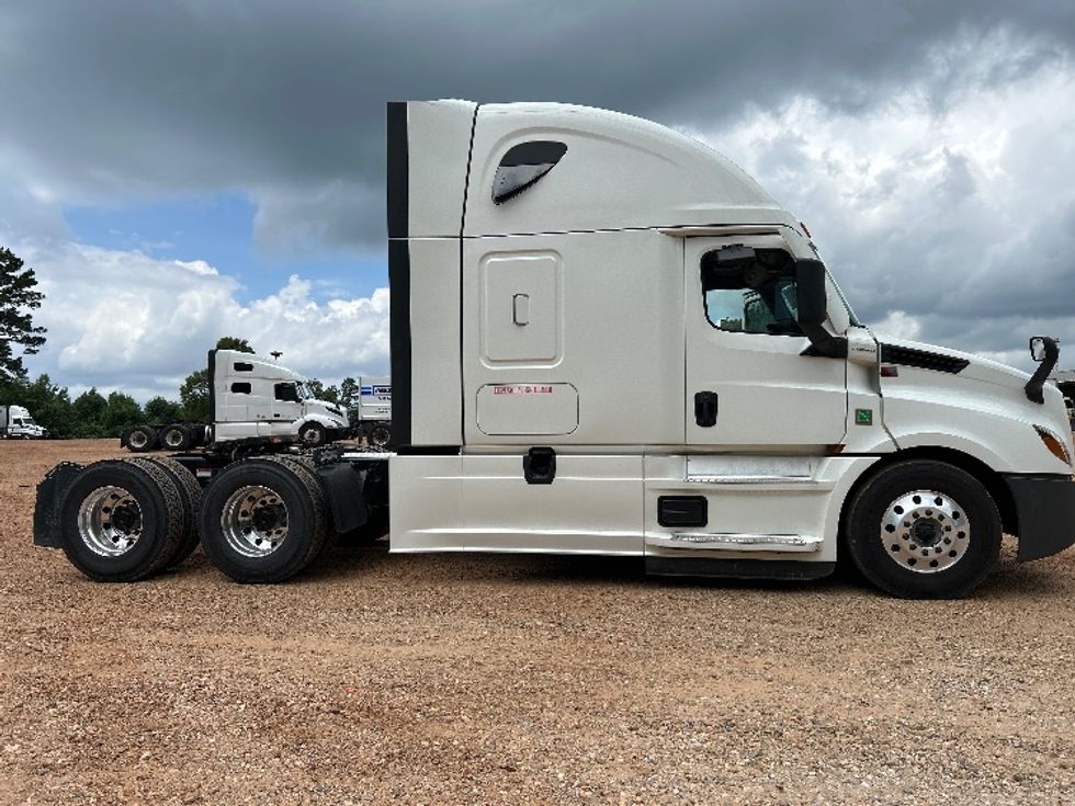 Sleeper Tractor-Heavy Duty Tractors-Freightliner-2022-T12664ST-Tyler-TX-381,164\n\t\tmiles-$ 89,250 - Image 8