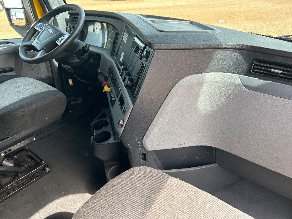 Sleeper Tractor-Heavy Duty Tractors-Freightliner-2022-T12664ST-Tyler-TX-389,327\n\t\tmiles-$ 84,500 - Image 15