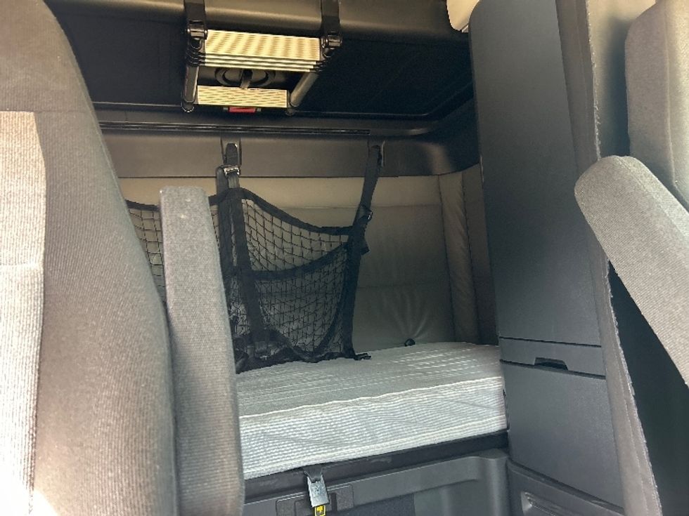 Sleeper Tractor-Heavy Duty Tractors-Freightliner-2022-T12664ST-Tyler-TX-389,327\n\t\tmiles-$ 84,500 - Image 16