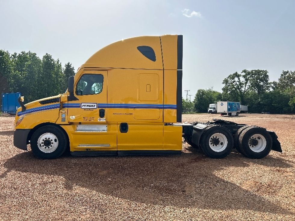 Sleeper Tractor-Heavy Duty Tractors-Freightliner-2022-T12664ST-Tyler-TX-389,327\n\t\tmiles-$ 84,500 - Image 4