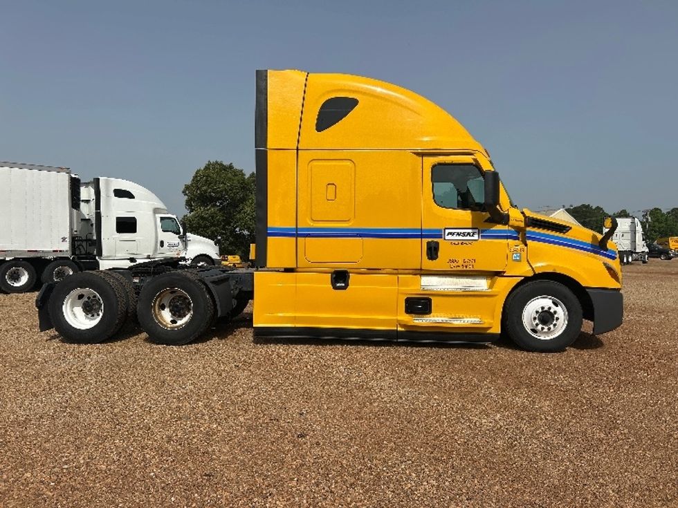 Sleeper Tractor-Heavy Duty Tractors-Freightliner-2022-T12664ST-Tyler-TX-389,327\n\t\tmiles-$ 84,500 - Image 8