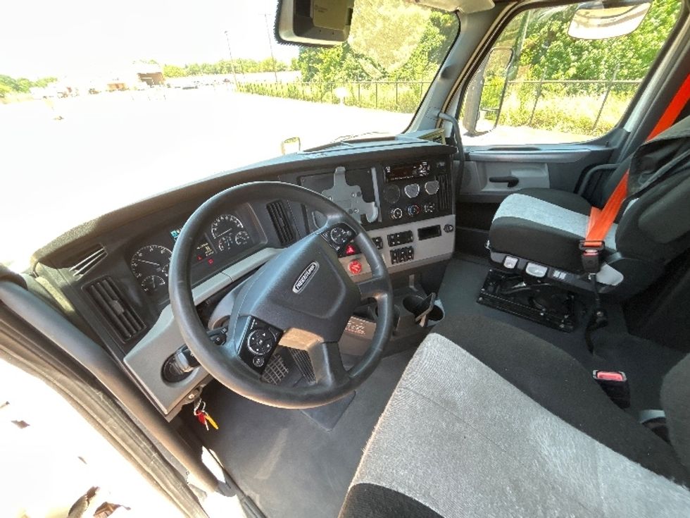 Sleeper Tractor-Heavy Duty Tractors-Freightliner-2022-T12664ST-Tyler-TX-446,258\n\t\tmiles-$ 85,500 - Image 10