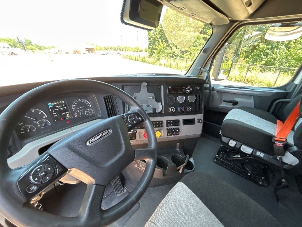 Sleeper Tractor-Heavy Duty Tractors-Freightliner-2022-T12664ST-Tyler-TX-446,258\n\t\tmiles-$ 85,500 - Image 11