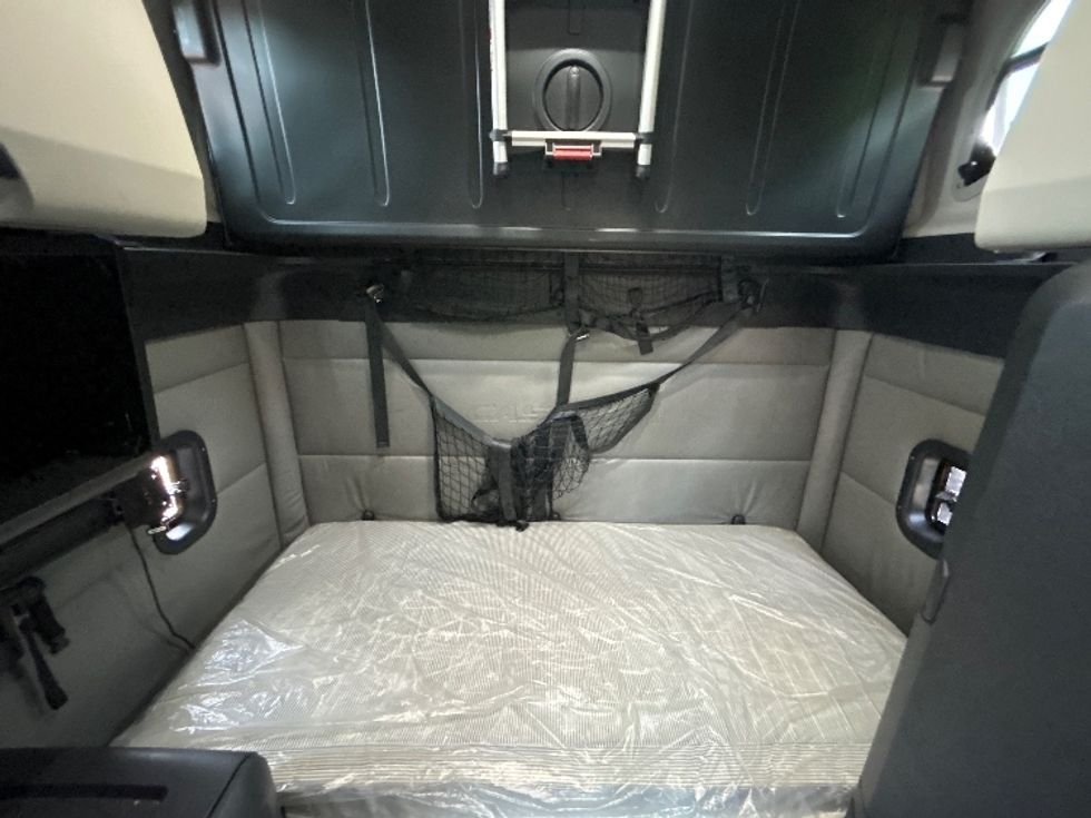 Sleeper Tractor-Heavy Duty Tractors-Freightliner-2022-T12664ST-Tyler-TX-446,258\n\t\tmiles-$ 85,500 - Image 16