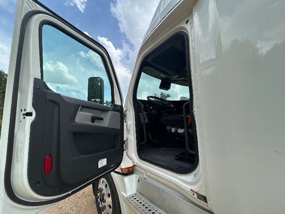 Sleeper Tractor-Heavy Duty Tractors-Freightliner-2022-T12664ST-Tyler-TX-446,258\n\t\tmiles-$ 85,500 - Image 9