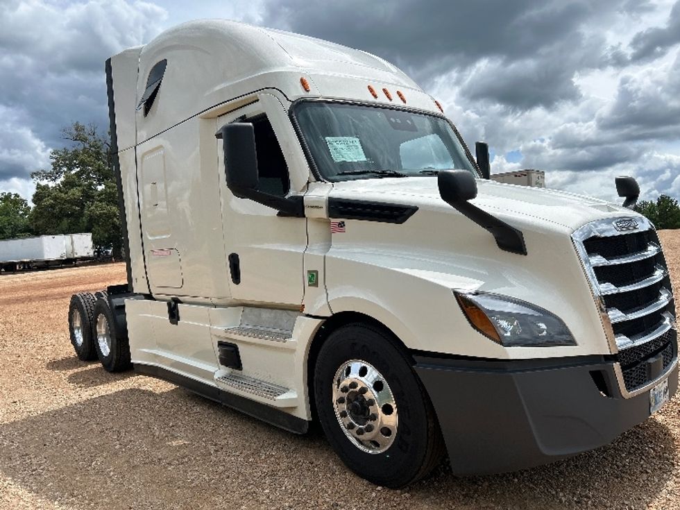 Sleeper Tractor-Heavy Duty Tractors-Freightliner-2022-T12664ST-Tyler-TX-452,348\n\t\tmiles-$ 79,000 - Image 1