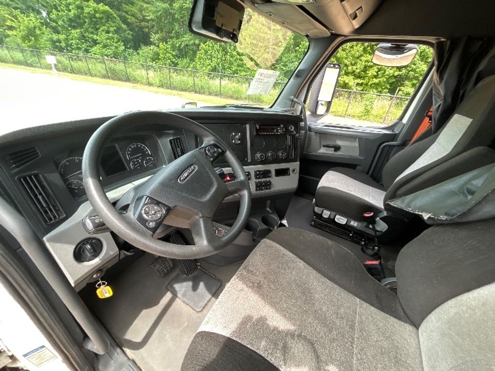 Sleeper Tractor-Heavy Duty Tractors-Freightliner-2022-T12664ST-Tyler-TX-452,348\n\t\tmiles-$ 79,000 - Image 10