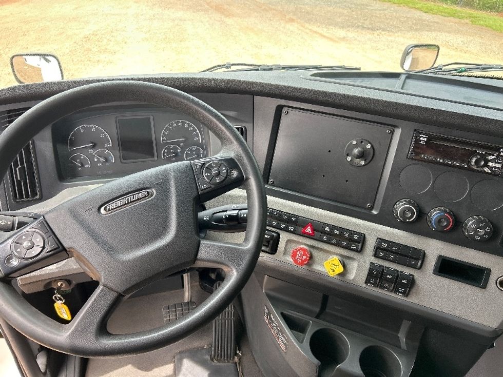 Sleeper Tractor-Heavy Duty Tractors-Freightliner-2022-T12664ST-Tyler-TX-452,348\n\t\tmiles-$ 79,000 - Image 11