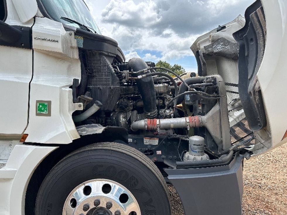 Sleeper Tractor-Heavy Duty Tractors-Freightliner-2022-T12664ST-Tyler-TX-452,348\n\t\tmiles-$ 79,000 - Image 20