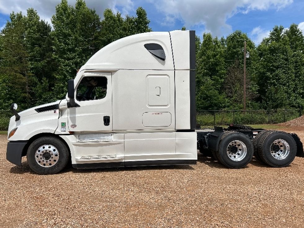 Sleeper Tractor-Heavy Duty Tractors-Freightliner-2022-T12664ST-Tyler-TX-452,348\n\t\tmiles-$ 79,000 - Image 4