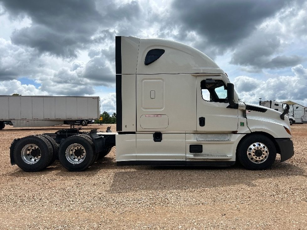 Sleeper Tractor-Heavy Duty Tractors-Freightliner-2022-T12664ST-Tyler-TX-452,348\n\t\tmiles-$ 79,000 - Image 8
