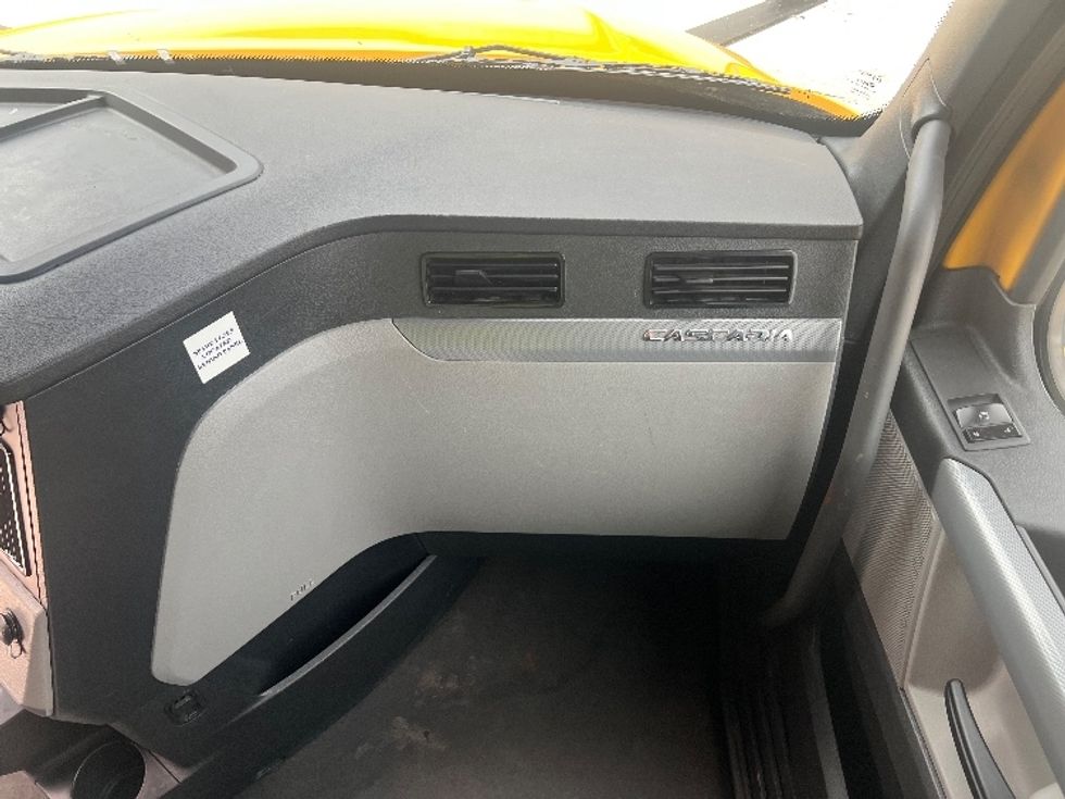 Sleeper Tractor-Heavy Duty Tractors-Freightliner-2022-T12664ST-Valdosta-GA-355,694\n\t\tmiles-$ 81,500 - Image 14