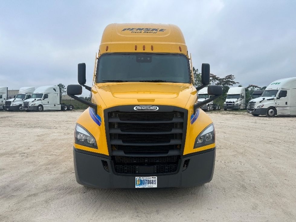 Sleeper Tractor-Heavy Duty Tractors-Freightliner-2022-T12664ST-Valdosta-GA-355,694\n\t\tmiles-$ 81,500 - Image 2