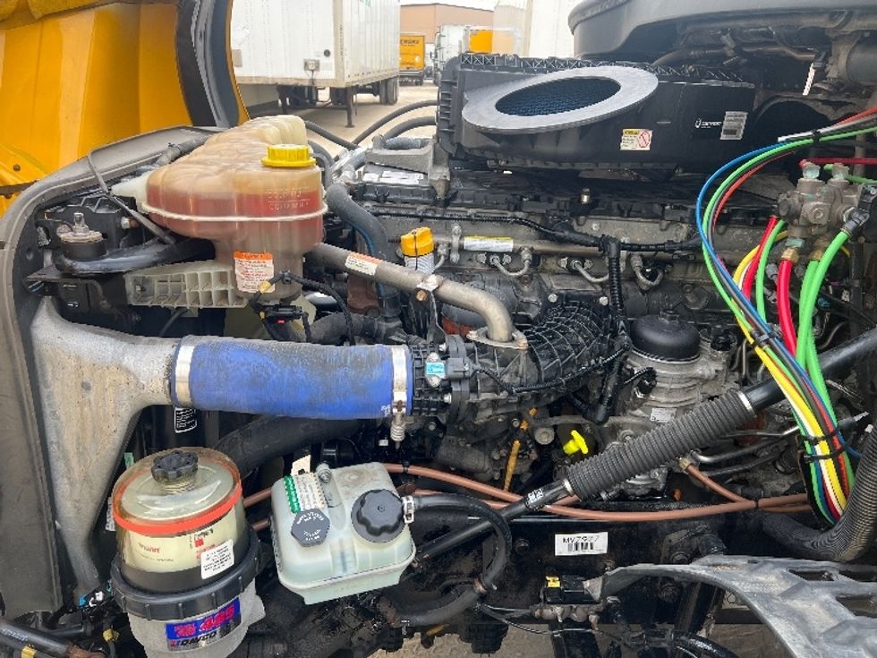 Sleeper Tractor-Heavy Duty Tractors-Freightliner-2022-T12664ST-Valdosta-GA-355,694\n\t\tmiles-$ 81,500 - Image 21