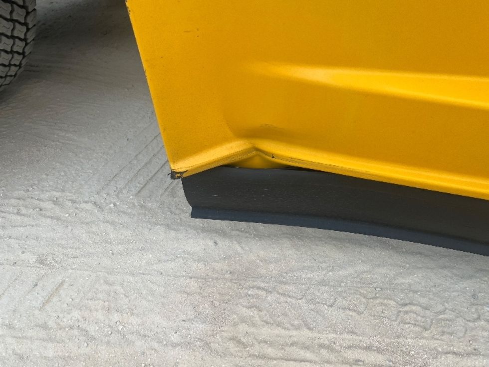 Sleeper Tractor-Heavy Duty Tractors-Freightliner-2022-T12664ST-Valdosta-GA-355,694\n\t\tmiles-$ 81,500 - Image 22